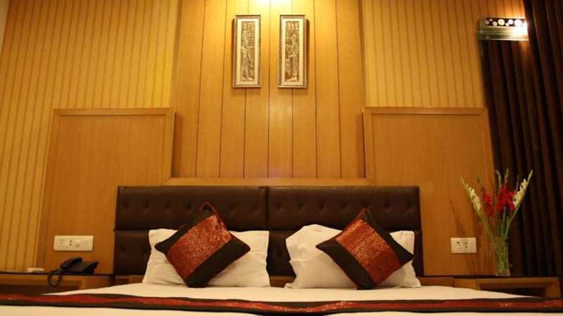 Hotel Apra Deluxe New Delhi Exterior photo